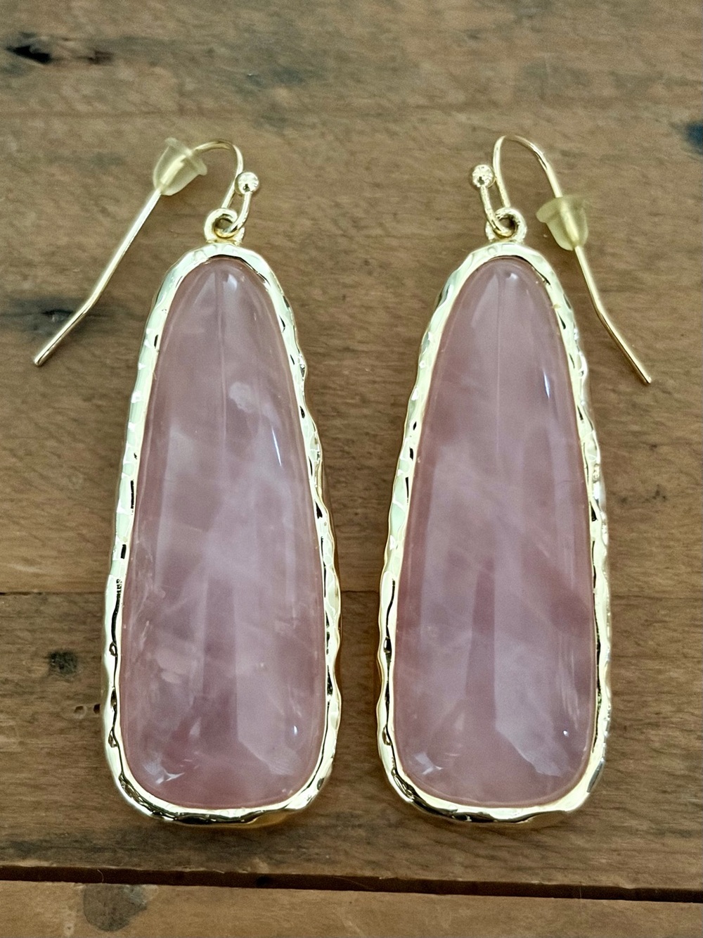 LIKE NEW GOLD TONE PINK STONE ELONGATED TEARDROP DANGLE EARRINGS (CN MARK)